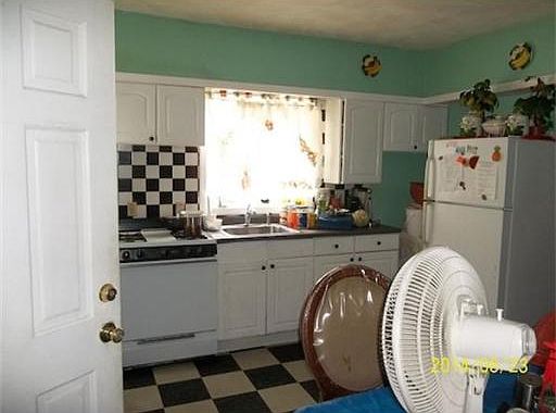 4th image of 105 Medford St