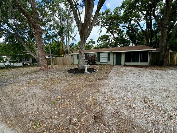 3rd image of 435 6th St S #435