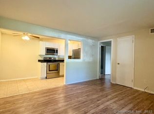 140 Towne House Rd #140, Hamden, CT 06514