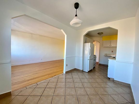 3rd image of 82-06 30th Ave