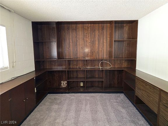 4th image of 605 S Royal Crest Cir Unit 6