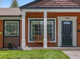 784 W Acadia Dr SE, Calgary, AB T2J0C5