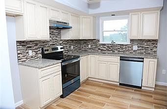 3rd image of 157 Green St