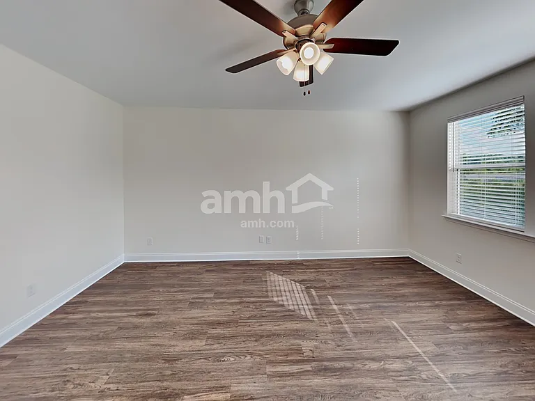 1105 Amberly Way — Photo 4
