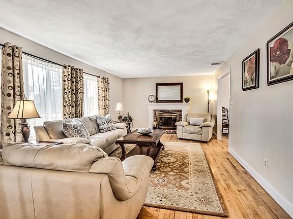 3rd image of 36 Byard Ln