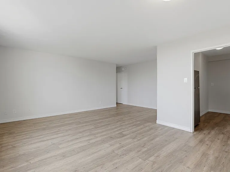 8325 Riverside Dr E — Photo 10
