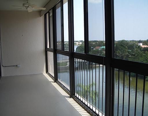 3rd image of 11370 Twelve Oaks Way APT 618