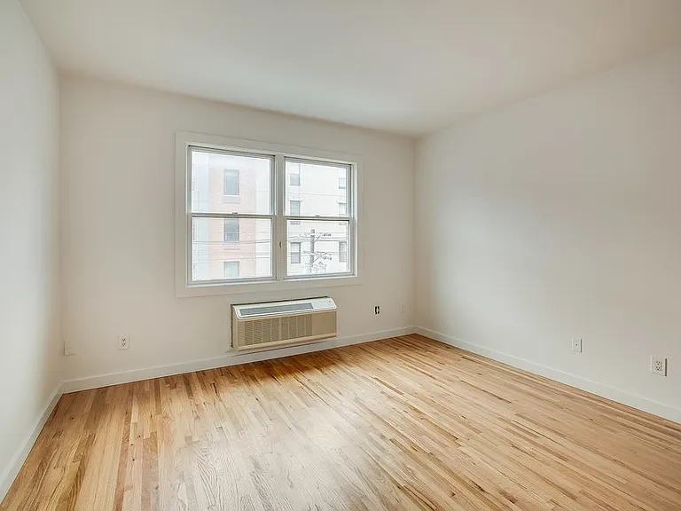 202 Grand St #6C — Photo 2