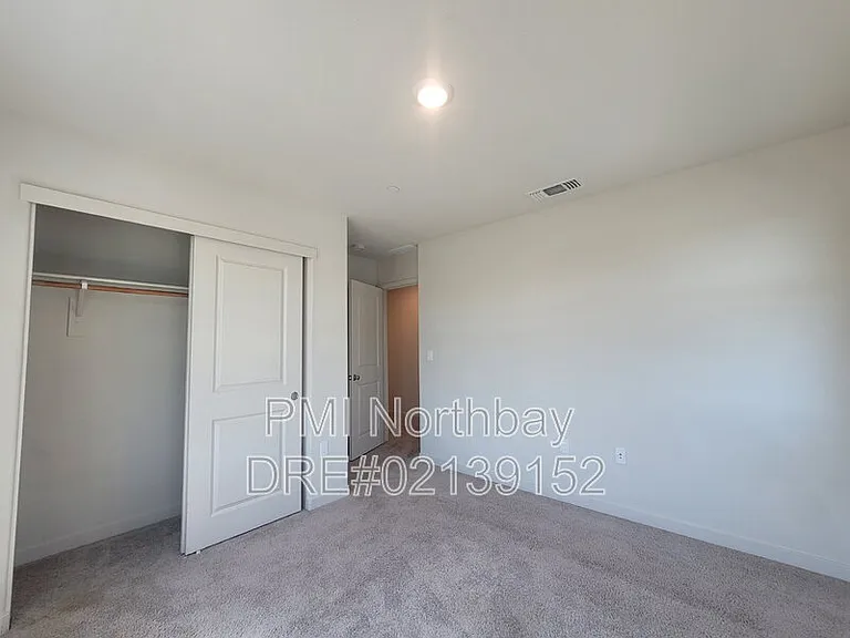 109 Clownfish St — Photo 7