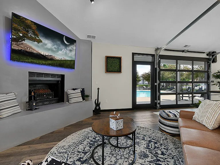 Fountain Place Apartments — Photo 41