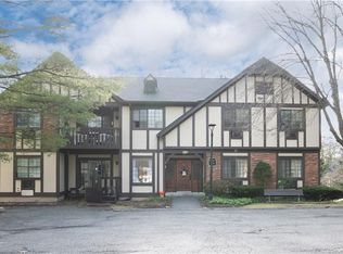 20 Canterbury Ct #20, Brookfield, CT 06804