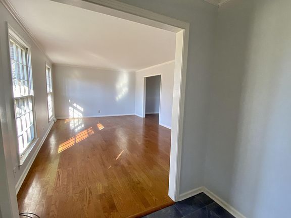 5th image of 9006 Carondelet Pl