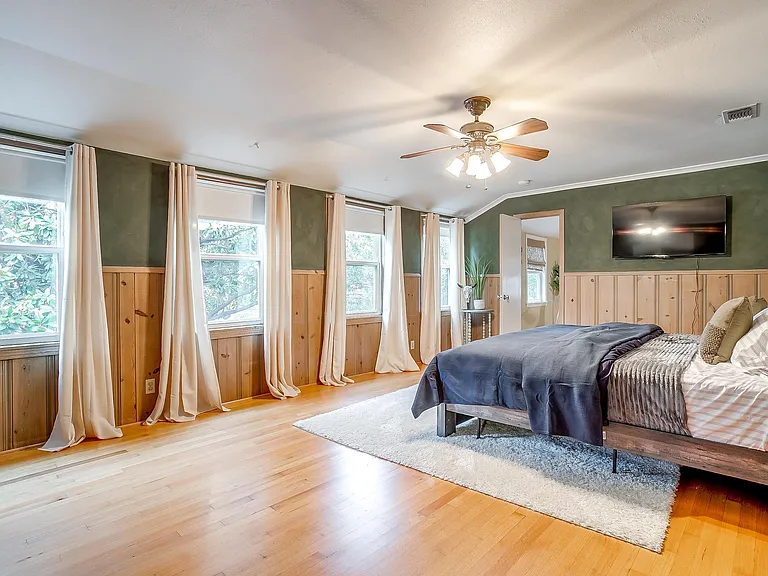 1505 N Riverside Dr — Photo 18