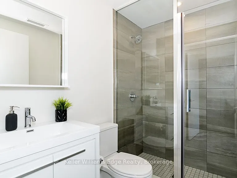 212 King William St #405 — Photo 18