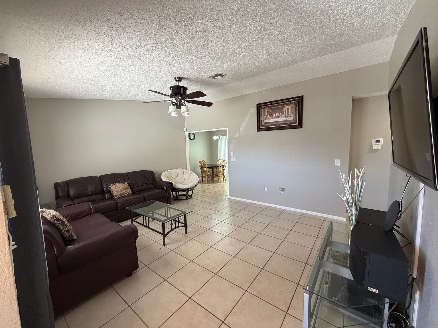 3 bed, 1048 sqft, $2,200 — Photo 2