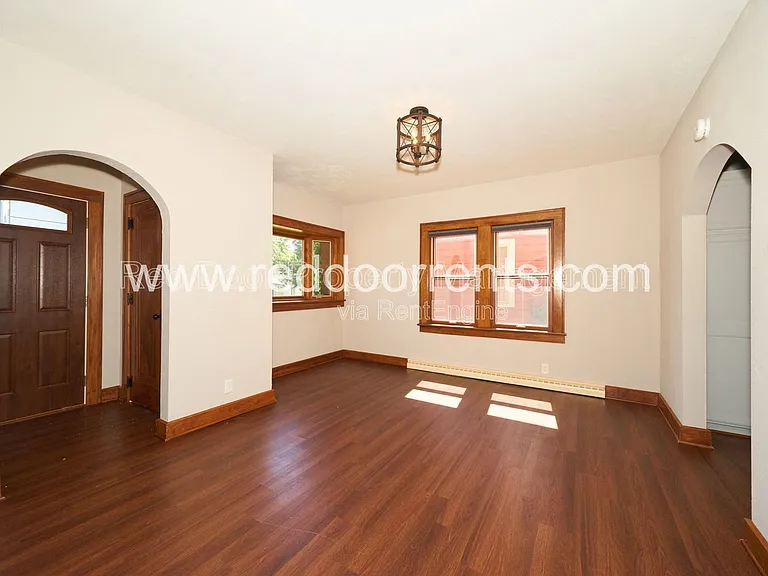 412 N Merrill St — Photo 7