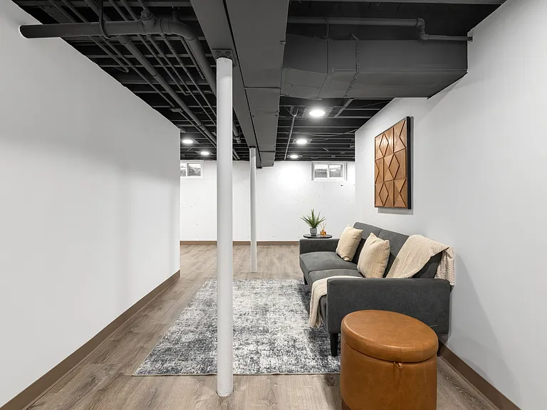 424 W Avery St — Photo 32