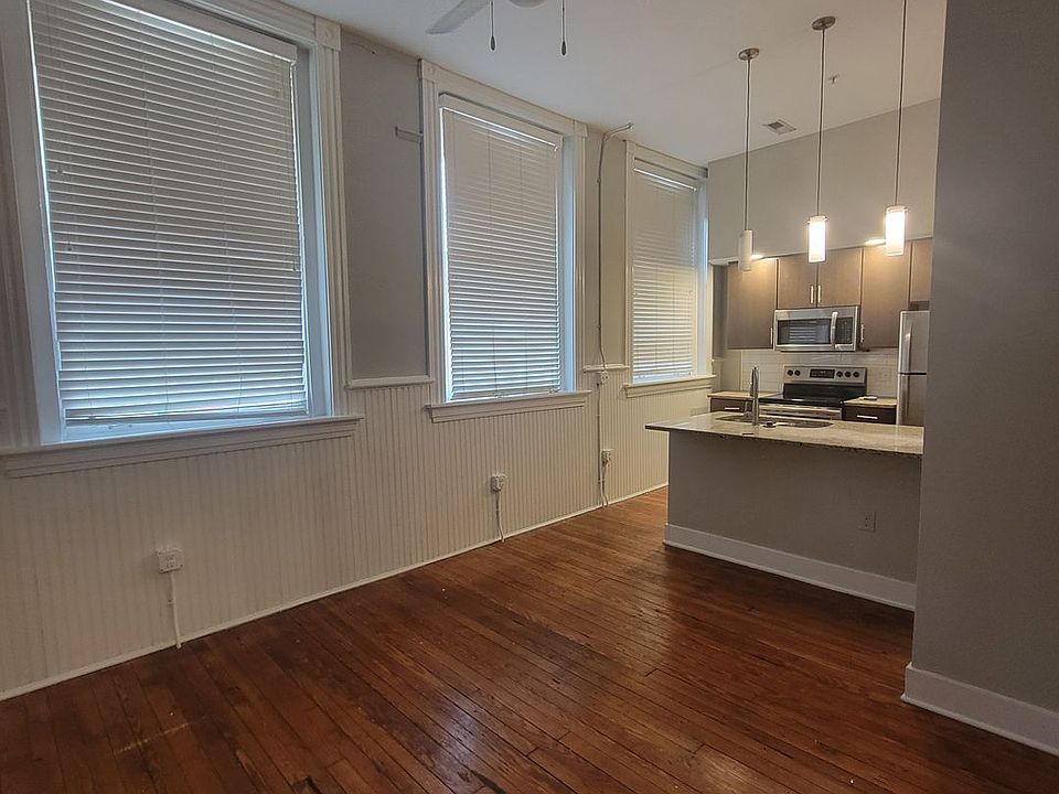1st image of 2022 E Broad St #307