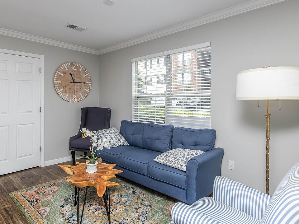 Welcome to Riverwood Park Apartments, where style meets comfort. Enjoy a beautifully designed living space with cozy furnishings and abundant natural light. Make this inviting home yours todayschedule a tour to see it for yourself!