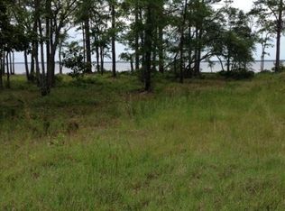 3 Red Barn Rd, Freeport, FL 32439