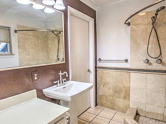 5th image of 1312 Park St