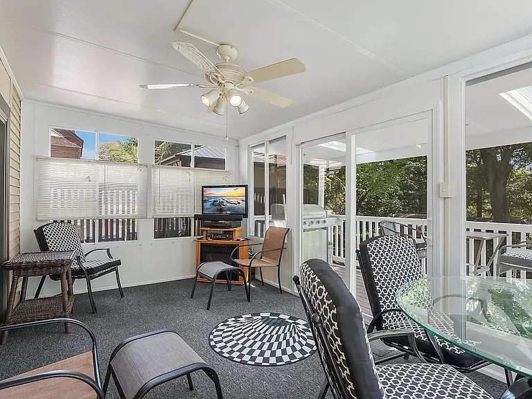 3947 Gloucester Ct — Photo 4