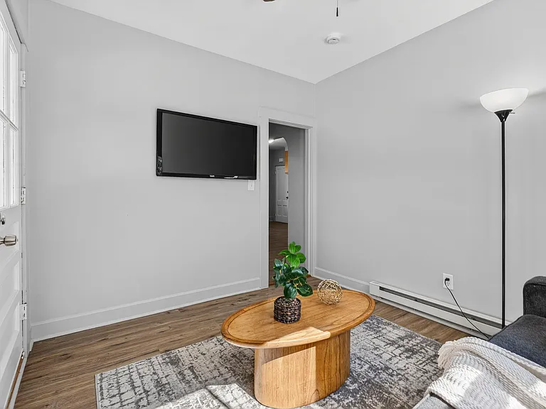 318 Charles St #1R — Photo 11