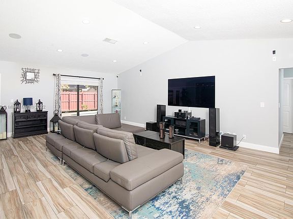 4th image of 8631 NW 54th St