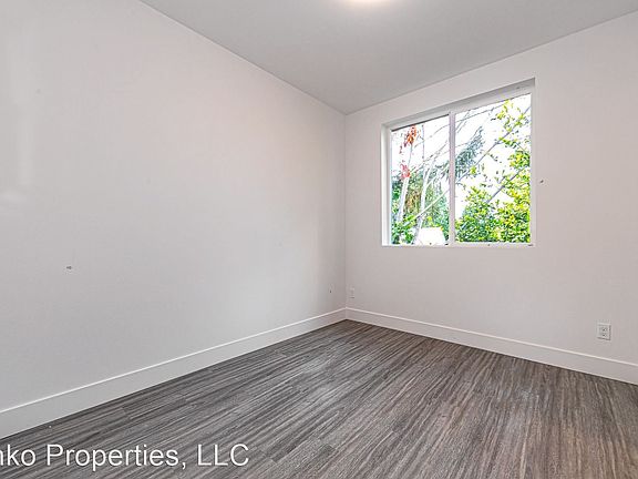 5th image of 4130 NE Garfield Ave #206