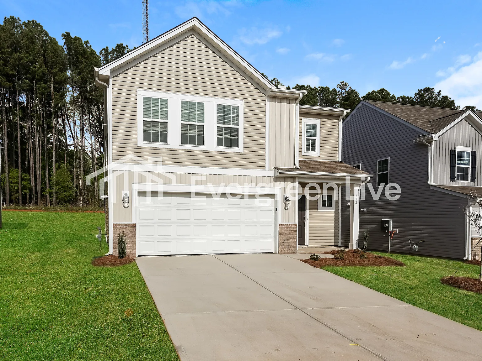 4 bed, 2.5 bath, 1955 sqft, $1,720 — Photo 2