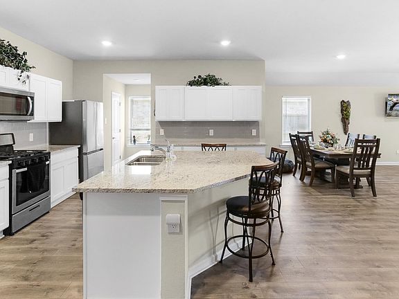5th image of 2219 S Savannah Lakes Dr