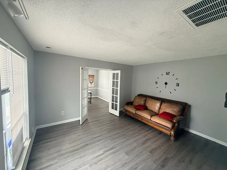 9501 Pondside Ln — Photo 2