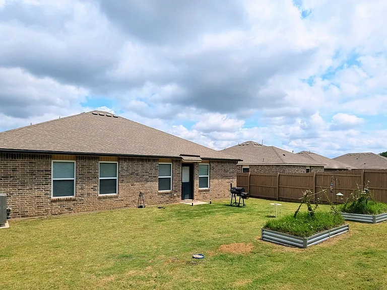 524 SE 7th Pl — Photo 13