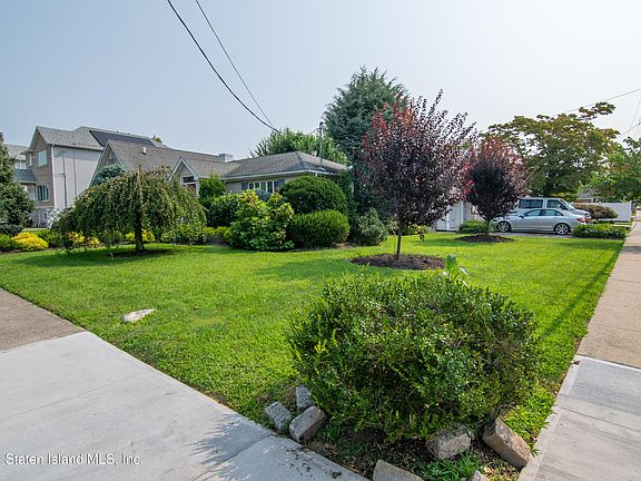 4th image of 469 Stewart Ave