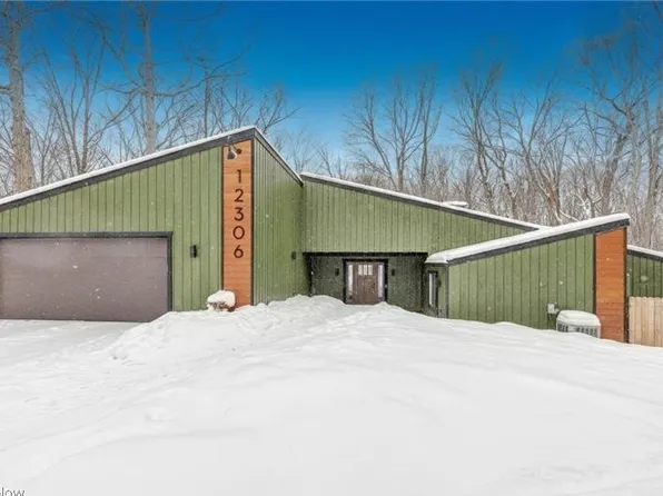 12306 The Blfs, Strongsville, OH 44136