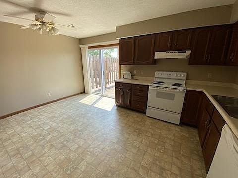 4th image of 1505 Bishop Dr APT J
