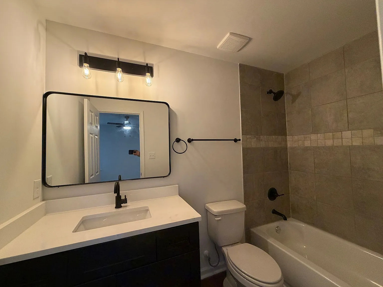 1824 The Oaks Ave — Photo 3