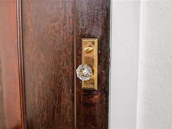 3rd image of 515 Edgewood Ave
