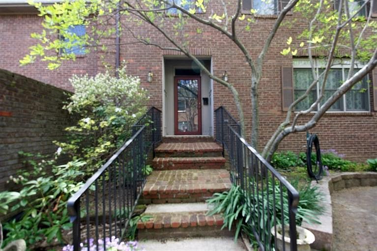 1st image of 309 Bainbridge Dr APT I
