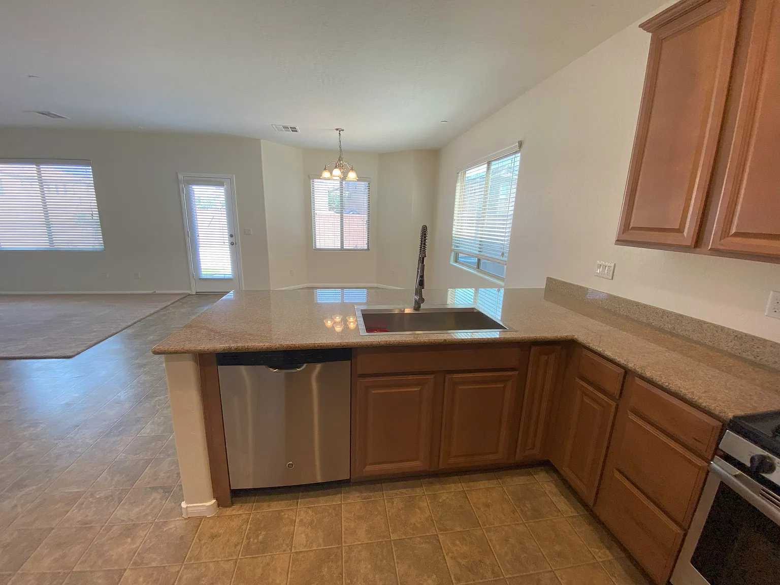 3 bed, 2.5 bath, 1892 sqft, $2,450 — Photo 3