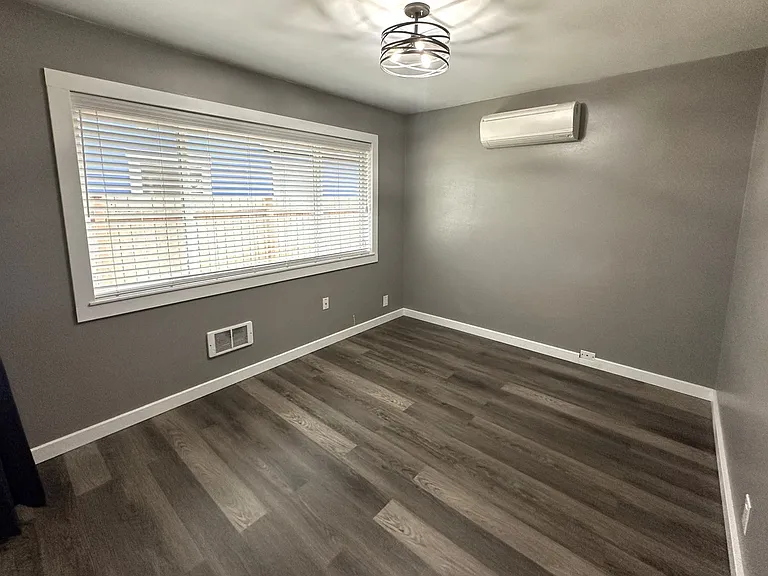 1816 Rockefeller Ave — Photo 9