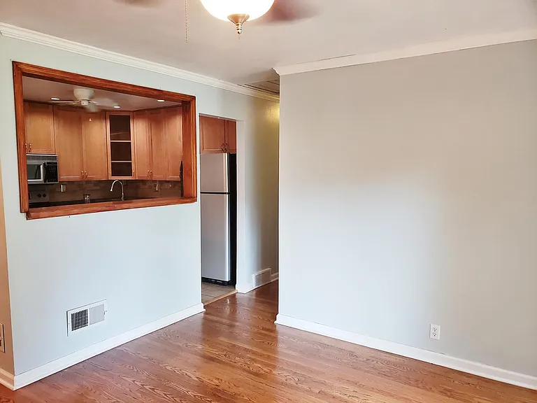 208 Ramsey Ln — Photo 6