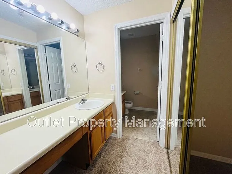 2282 Grenwich Ave #2282 — Photo 15