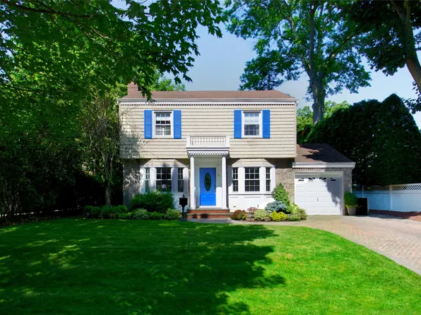 84 Monroe Street, Garden City, NY 11530