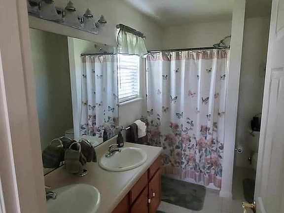 4th image of 21 Medinah Ct