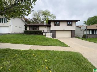 4412 Cherrywood Ln, Sioux City, IA 51106