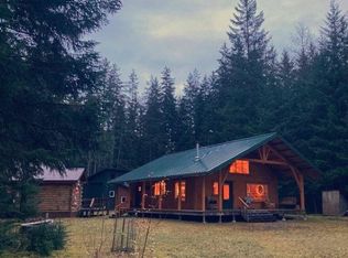 11 Harry Hall Dr, Gustavus, AK 99826