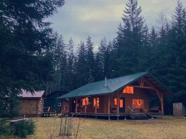 11 Harry Hall Dr, Gustavus, AK 99826