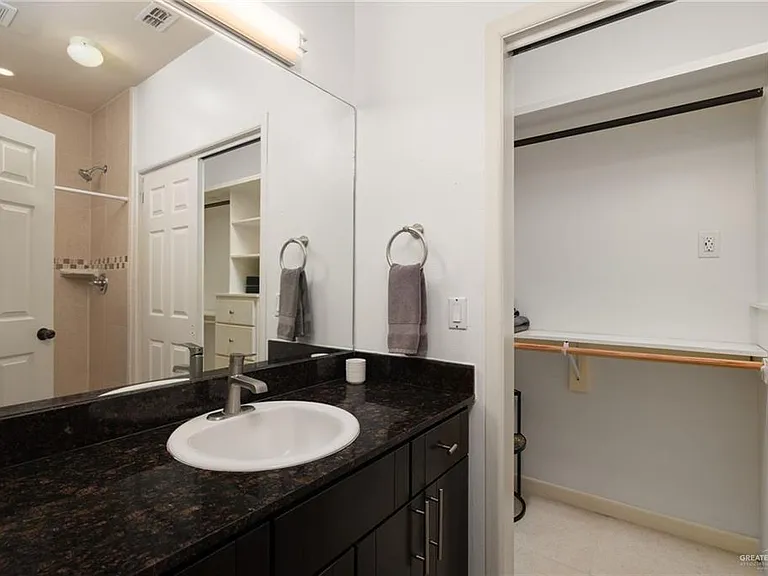 813 Travis St #314 — Photo 9