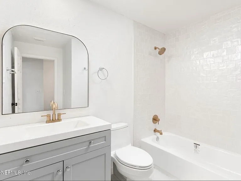 818 Cavalla Rd — Photo 2